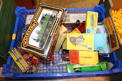 Lot 1513 - A tray of various loose playworn and boxed...