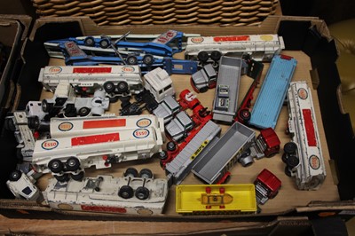 Lot 1540 - A tray of loose various scale playworn diecast...