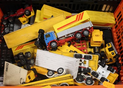 Lot 1545 - A tray containing loose playworn diecast...