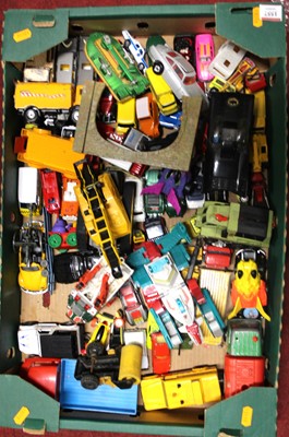 Lot 1557 - A tray containing loose and playworn diecast...