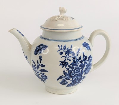 Lot 2075 - A Worcester blue and white porcelain teapot,...