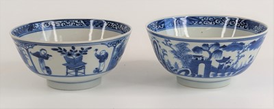 Lot 2378 - A pair of Chinese export blue and white...