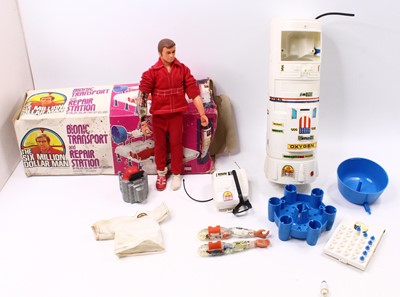 Lot 1946 - A boxed The Six Million Dollar Man bionic...