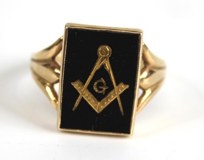 Lot 2558 - A gent's 9ct gold black onyx set masonic...