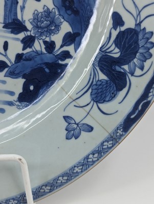 Lot 3 - An 18th century Chinese blue & white porcelain...