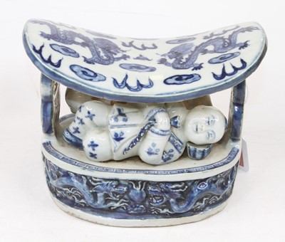 Lot 178 - A Chinese blue and white pottery pillow, w.18cm