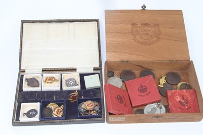 Lot 281 - A collection of badges, coinage and medallions,...