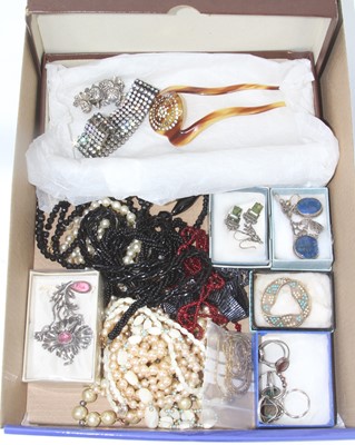 Lot 291 - A collection of costume jewellery to include...