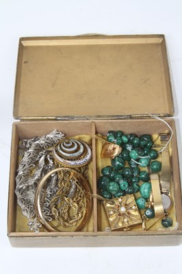 Lot 293 - A collection of costume jewellery to include a...