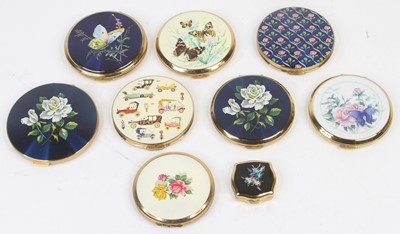 Lot 460 - A collection of vintage compacts