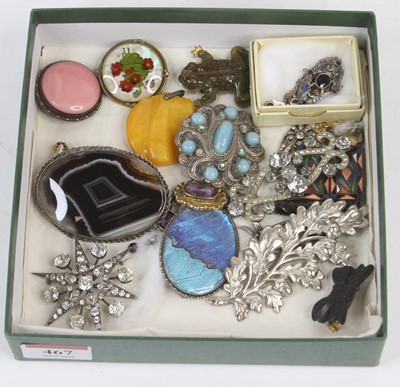 Lot 467 - A collection of costume jewellery, to include...