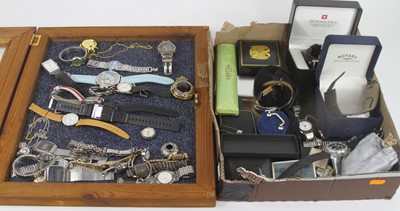 Lot 487 - A collection of fashion wristwatches, to...