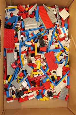 Lot 661 - A box of loose Lego