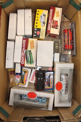 Lot 662 - A tray of modern issue diecast, to include...