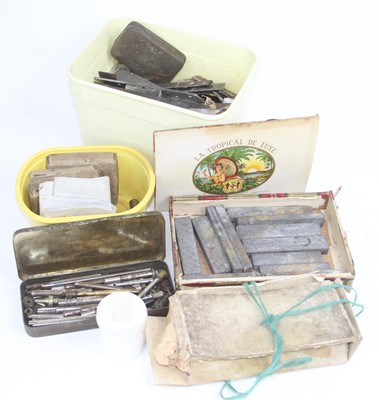 Lot 673 - A collection of various vintage boat modelling...