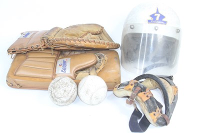 Lot 691 - A collection of vintage baseball items