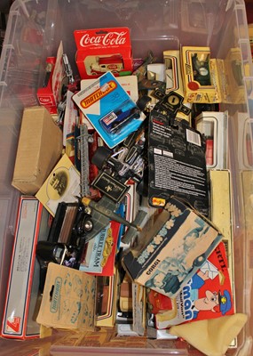 Lot 676 - A large quantity of modern issue diecast to...