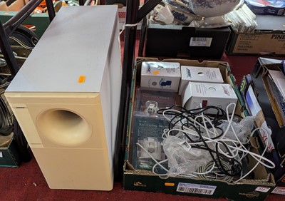 Lot 614 - Electronic items to include a Bose Acoustimas...