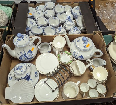 Lot 628 - A collection of Spode Fontaine pattern blue...