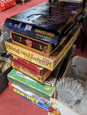 Lot 637 - A collection of vintage board games, to...