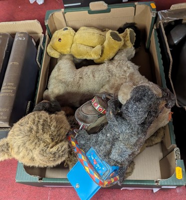 Lot 633 - A collection of vintage teddy bears, to...