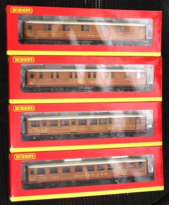 Lot 722 - Four Hornby teak corridor coaches: two R4174B...