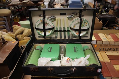 Lot 728 - An Adam's picnic set, cased