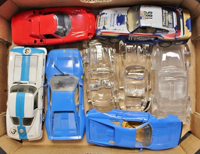 Lot 712 - A small quantity of modern issue diecast to...