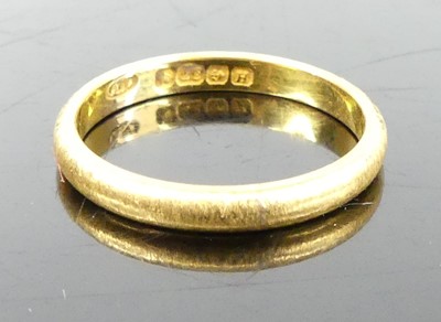 Lot 347 - A 22ct gold wedding band, sponsor AW, 4g, size P