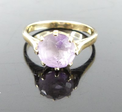 Lot 351 - A yellow metal and round cut amethyst set...