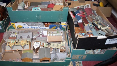 Lot 779 - Five trays containing cardboard kit built 00...