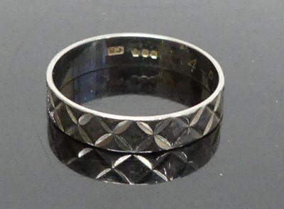 Lot 404 - A modern silver and engraved wedding band, size N