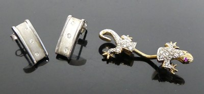 Lot 405 - A modern 9ct gold and cz set lizard brooch,...