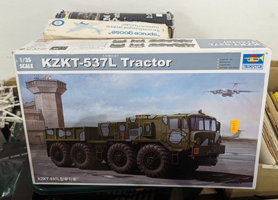 Lot 658 - Three boxed kits to include; Trumpeter...