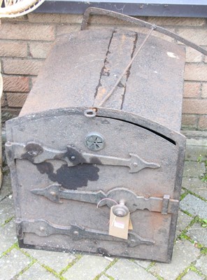 Lot 1401 - An iron stove with single door