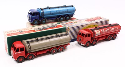 Lot 1500 - A Dinky Toys boxed model group of three, to...