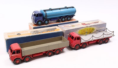 Lot 1499 - A Dinky Toys boxed model group of three, to...