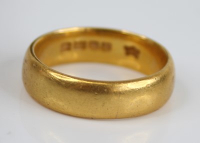 Lot 2866 - A 22ct gold court shaped wedding band, sponsor...