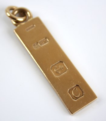 Lot 2402 - A modern 9ct gold ingot pendant, sponsor WG&S,...