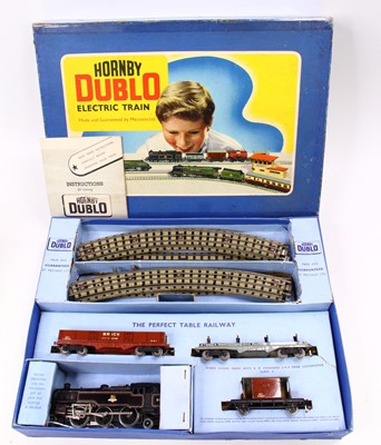 Lot 414 - EDG18 Hornby-Dublo 3-rail Goods set comprising...