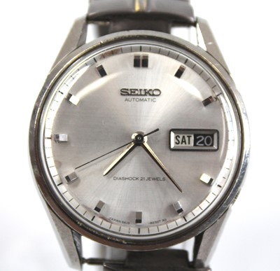 Lot 2847 - A gent's Seiko automatic steel cased...