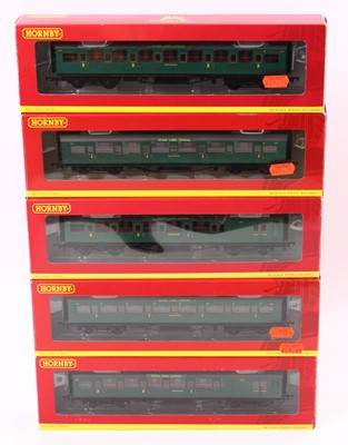 Lot 440 - Five Hornby Southern Maunsell green coaches...