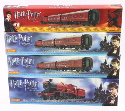 Lot 425 - Four Hornby Hogwarts/Harry Potter items all (E-...