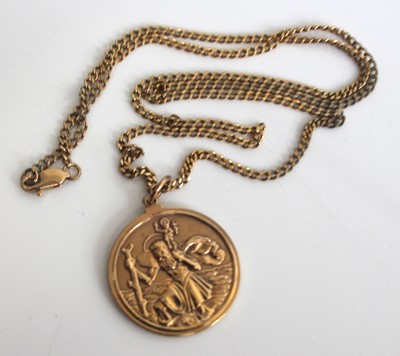 Lot 2453 - A 9ct gold St Christopher pendant, dia.26mm,...