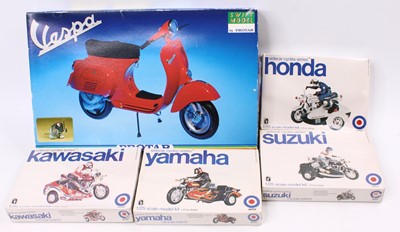 Lot 922 - PROTAR 1.8 scale 113 Vespa Primavera 125cc inc...