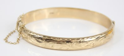 Lot 2463 - A Victorian style 9ct gold hinged bangle,...