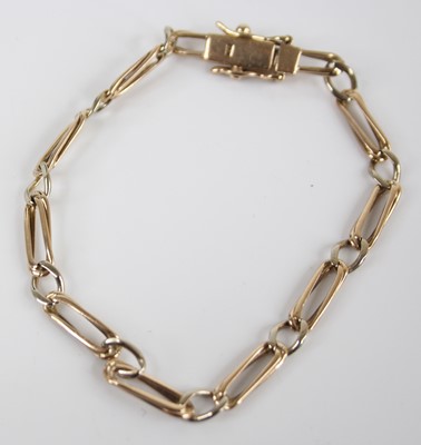 Lot 2476 - A modern 9ct gold trombone link bracelet, 6.3g,...