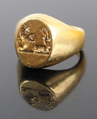 Lot 2491 - A Kutchinsky 18ct gold signet ring, the head...