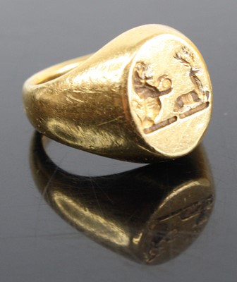 Lot 2491 - A Kutchinsky 18ct gold signet ring, the head...