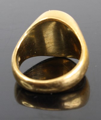 Lot 2491 - A Kutchinsky 18ct gold signet ring, the head...